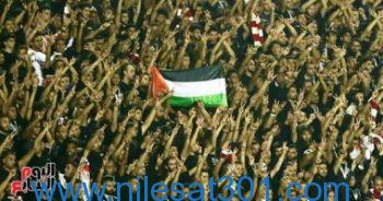 بقمصان سوداء جمهور الزمالك يهتف فى مباراة إنبى "بالروح بالدم نفديكى يا فلسطين"
