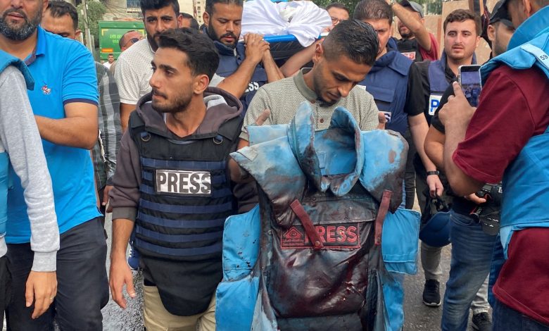 الجيش الإسرائيلي يبلغ وكالتي رويترز والفرنسية بأنه لا يضمن سلامة صحفييهما في غزة | أخبار طوفان الأقصى